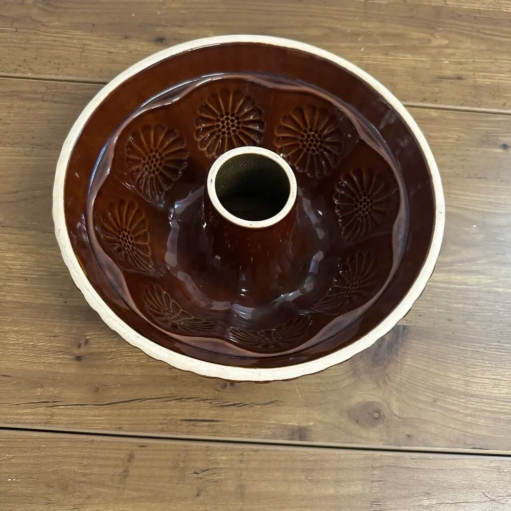 Farmhouse Pottery Vintage 70s Bundt Cake Mold Dish